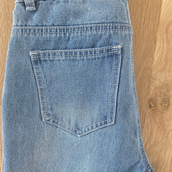 Chelsea & Violet deconstructed embroidered light colored jeans - Picture 11 of 12